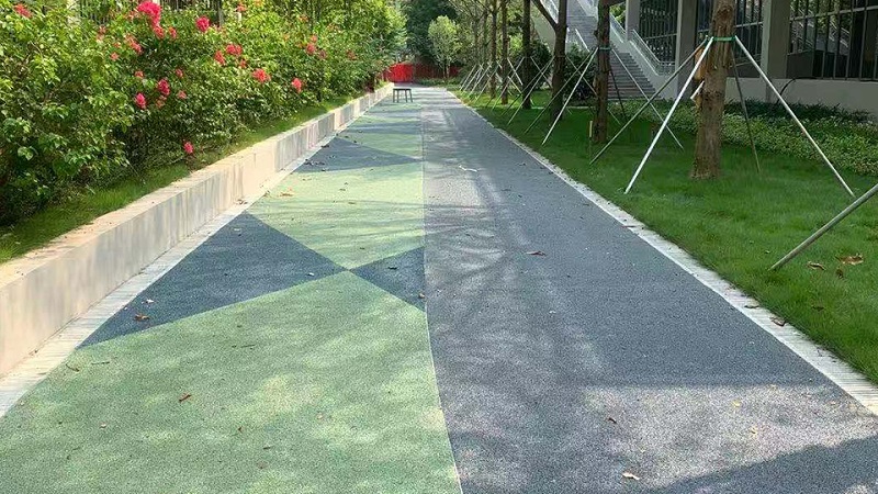 深圳市南山區(qū)招商?hào)|路及后海濱路交匯處，地鐵二號(hào)線(xiàn)灣廈站旁
